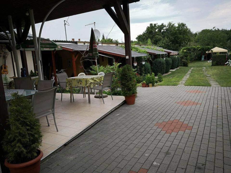 Haus Liberty Hotel Balatonlelle Eksteriør billede