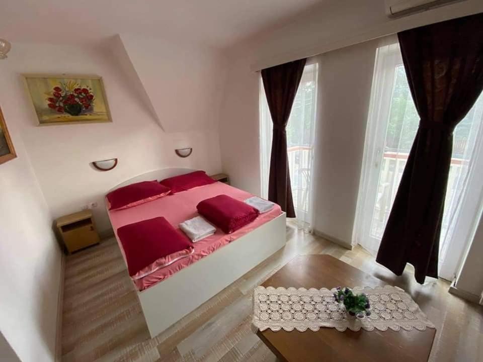 Haus Liberty Hotel Balatonlelle Eksteriør billede