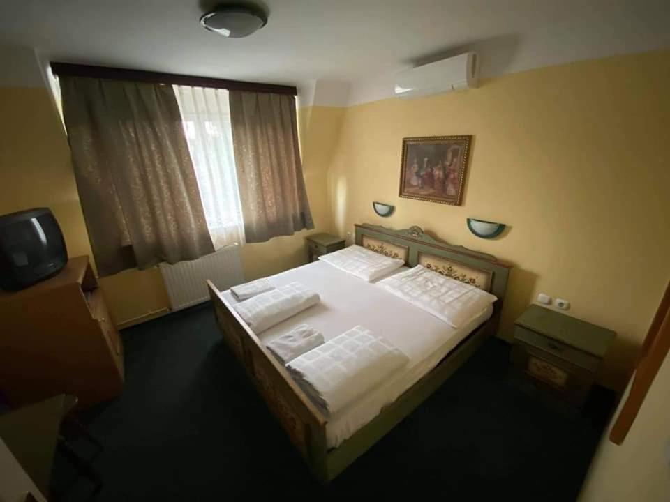 Haus Liberty Hotel Balatonlelle Eksteriør billede