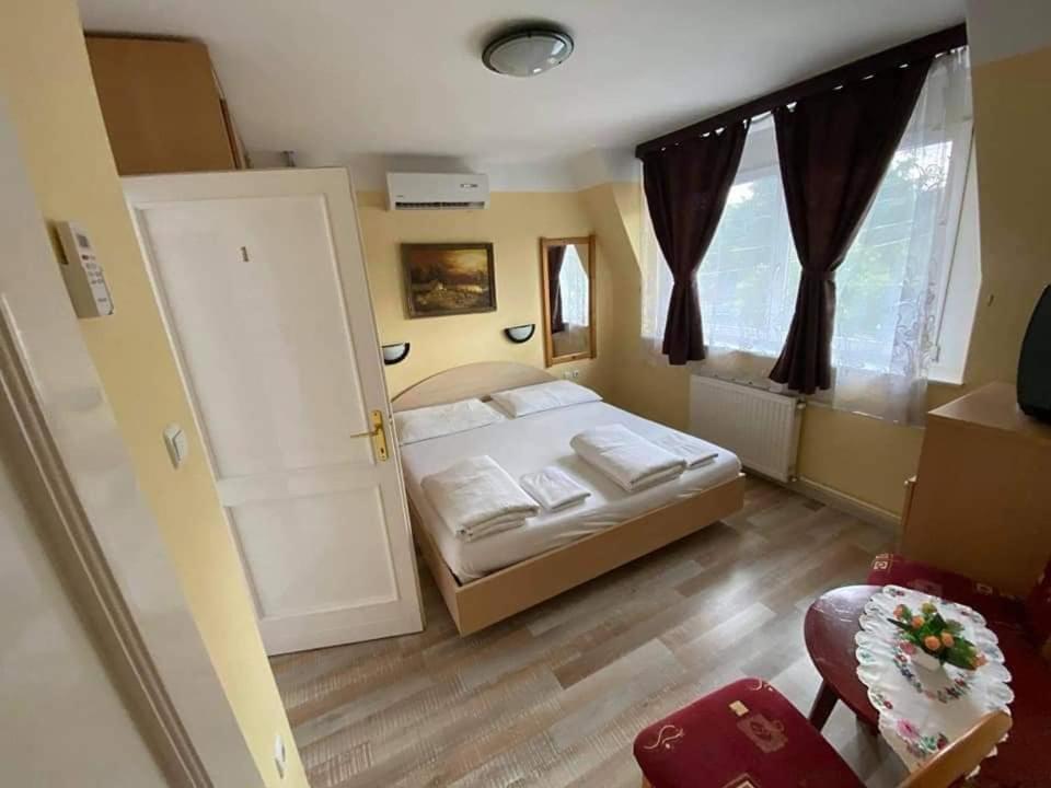 Haus Liberty Hotel Balatonlelle Eksteriør billede